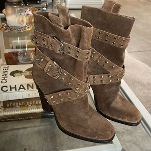 Joan David woman’s heel boots